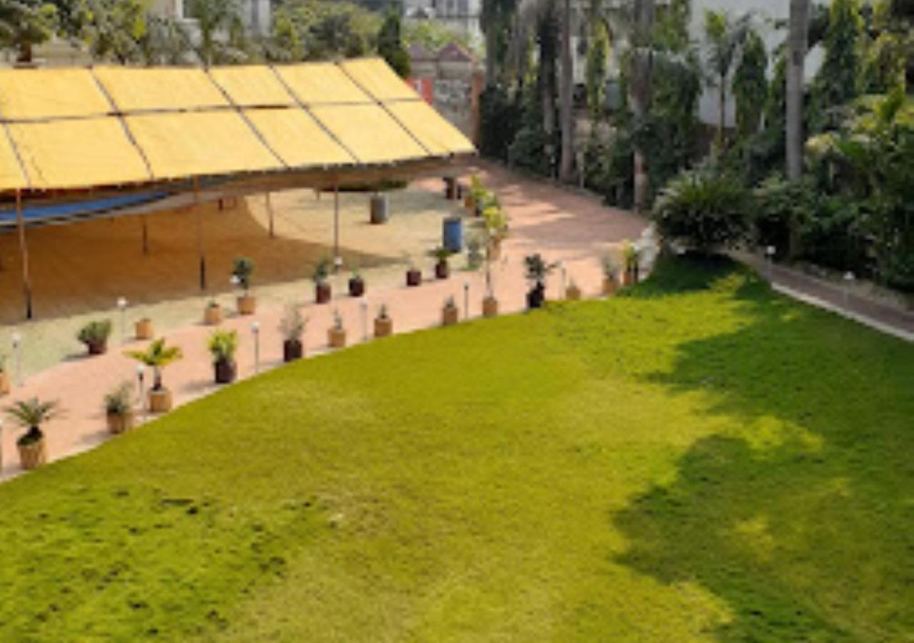 Hotel Blue Paradise Chandrapur Екстериор снимка
