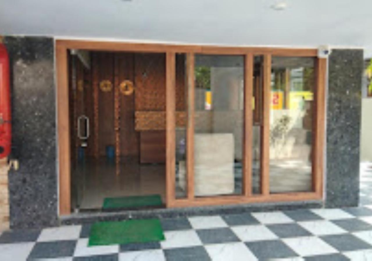 Hotel Blue Paradise Chandrapur Екстериор снимка