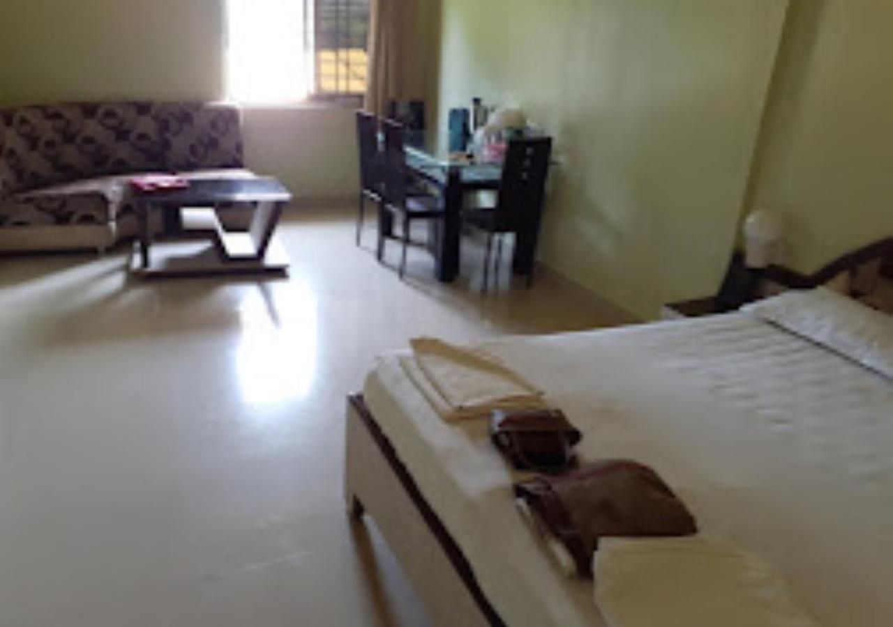 Hotel Blue Paradise Chandrapur Екстериор снимка