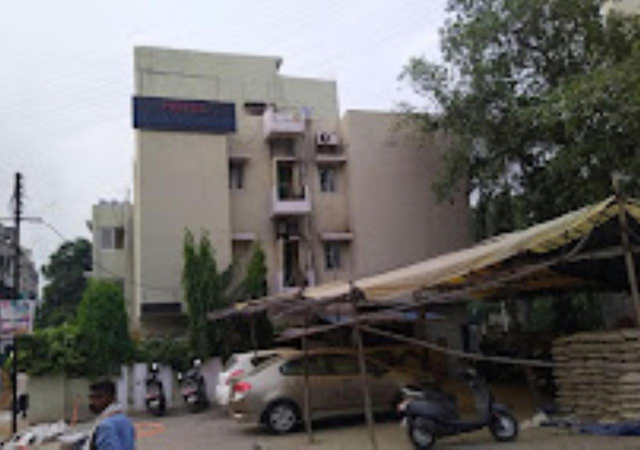 Hotel Blue Paradise Chandrapur Екстериор снимка