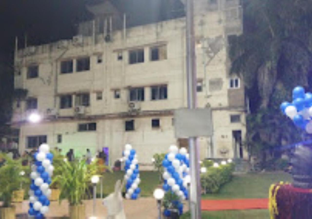 Hotel Blue Paradise Chandrapur Екстериор снимка